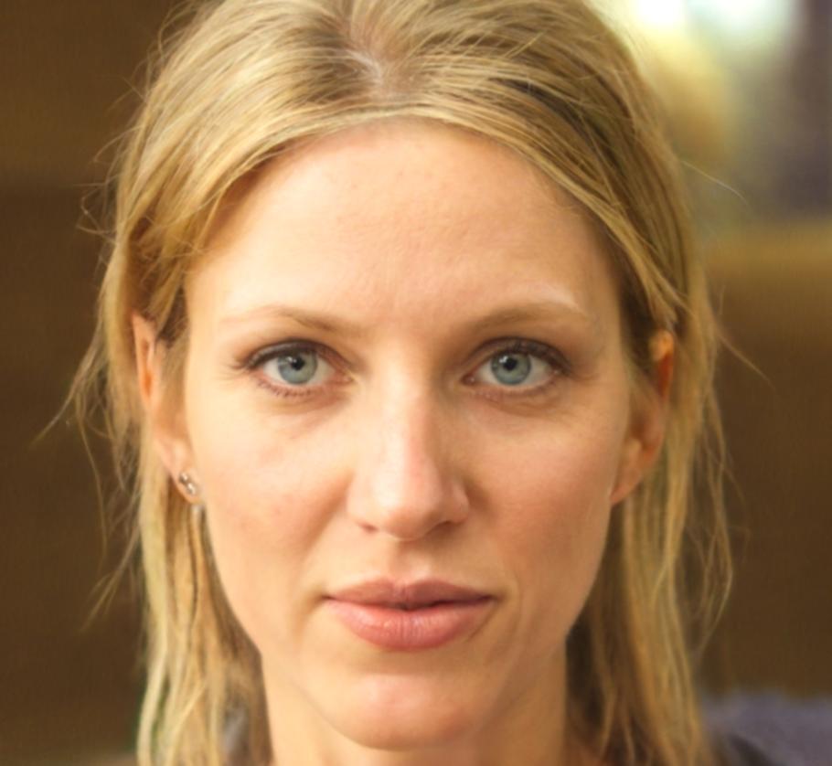 Sarah Williams, Portfolio Manager specializing in fundamental analysis with 15 years experience